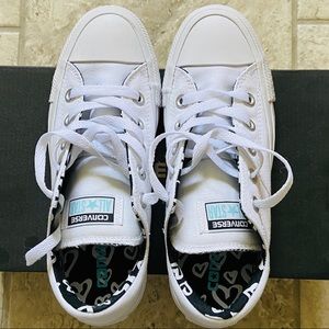 *NEW*Women’s Converse size 6